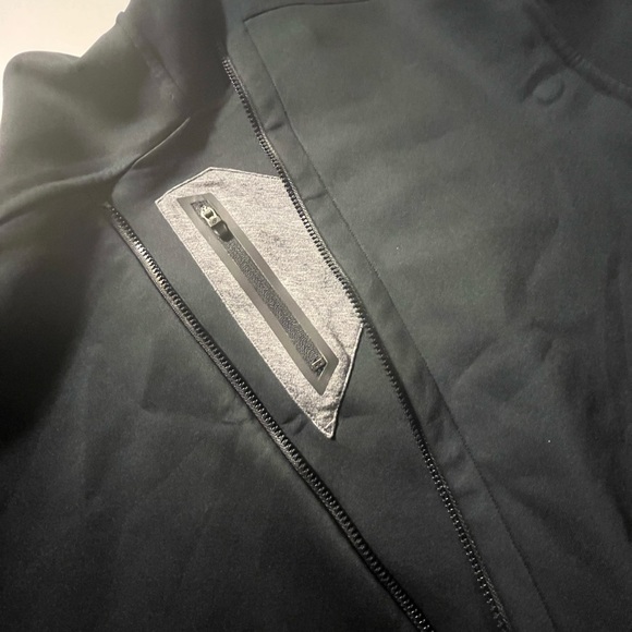 ASICS womens running jacket - Picture 2 of 8